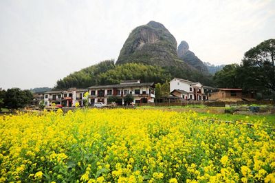 崀山景區(qū)今日恢復(fù)開(kāi)放，至年底全國(guó)醫(yī)護(hù)人員可免票游覽